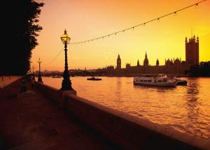houses-of-parliament-as-seen-at-sunset-from-across-the-river-thames-london-england-medioimagesphotodisc